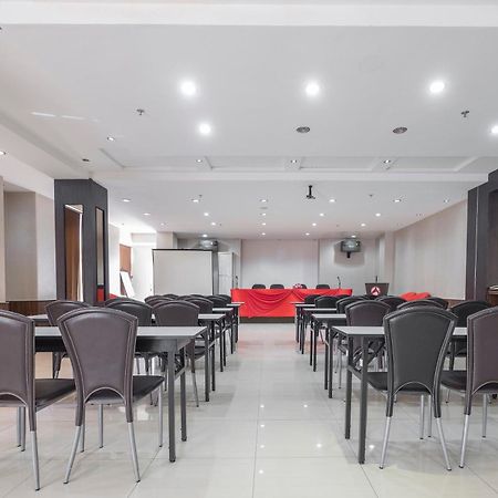 Oyo 1081 Allson City Hotel Makassar Kültér fotó
