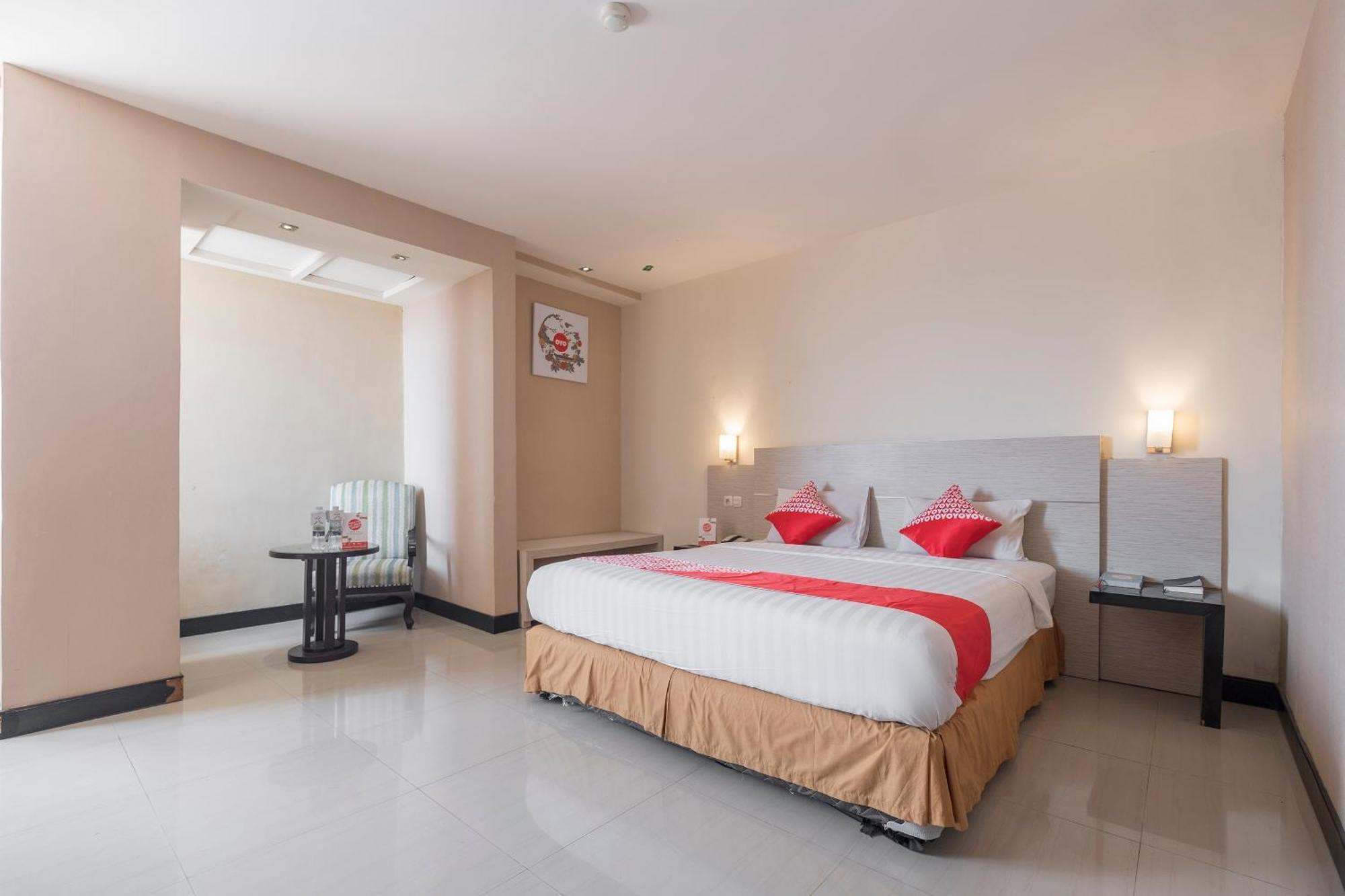 Oyo 1081 Allson City Hotel Makassar Kültér fotó