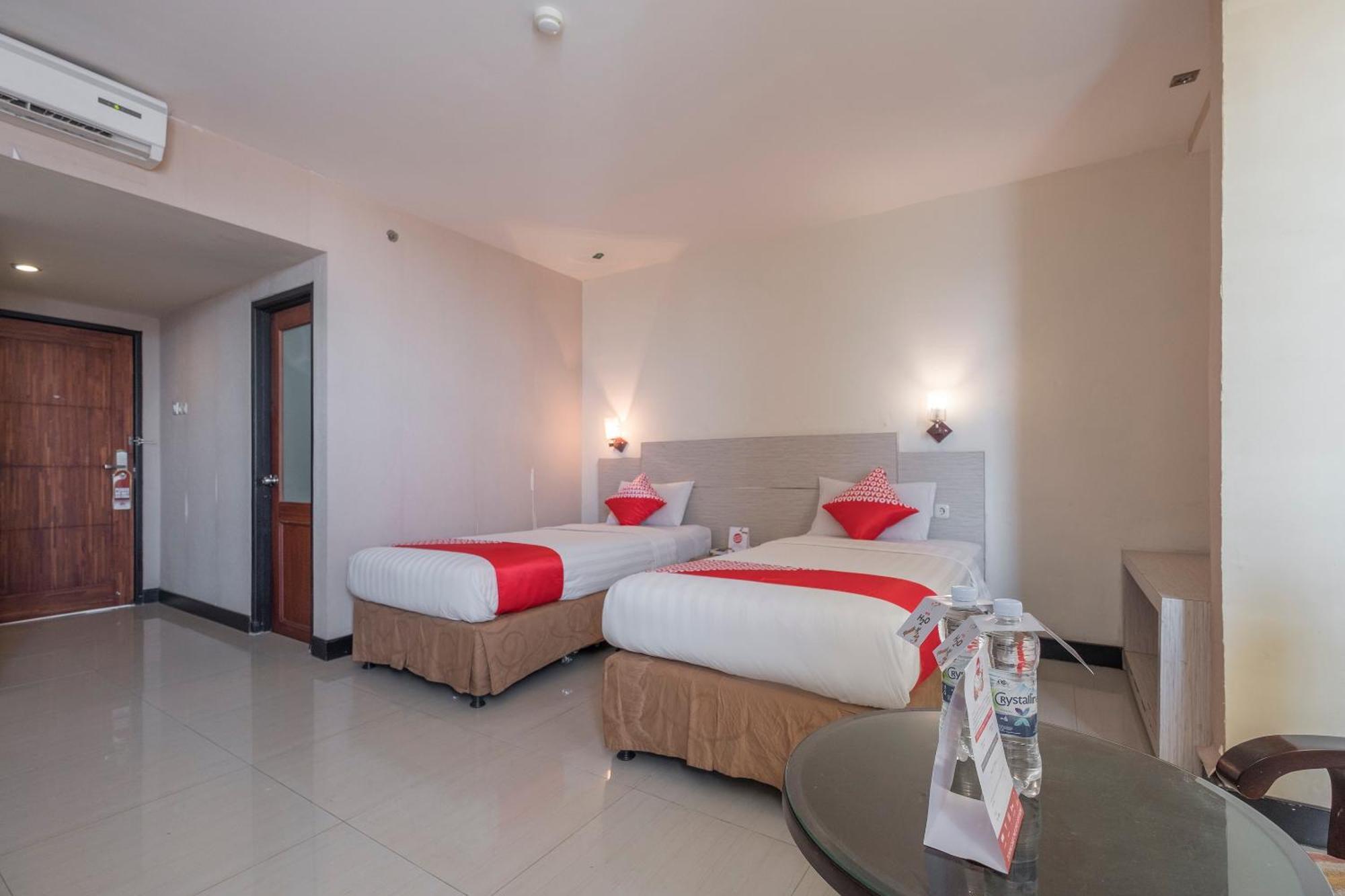 Oyo 1081 Allson City Hotel Makassar Kültér fotó