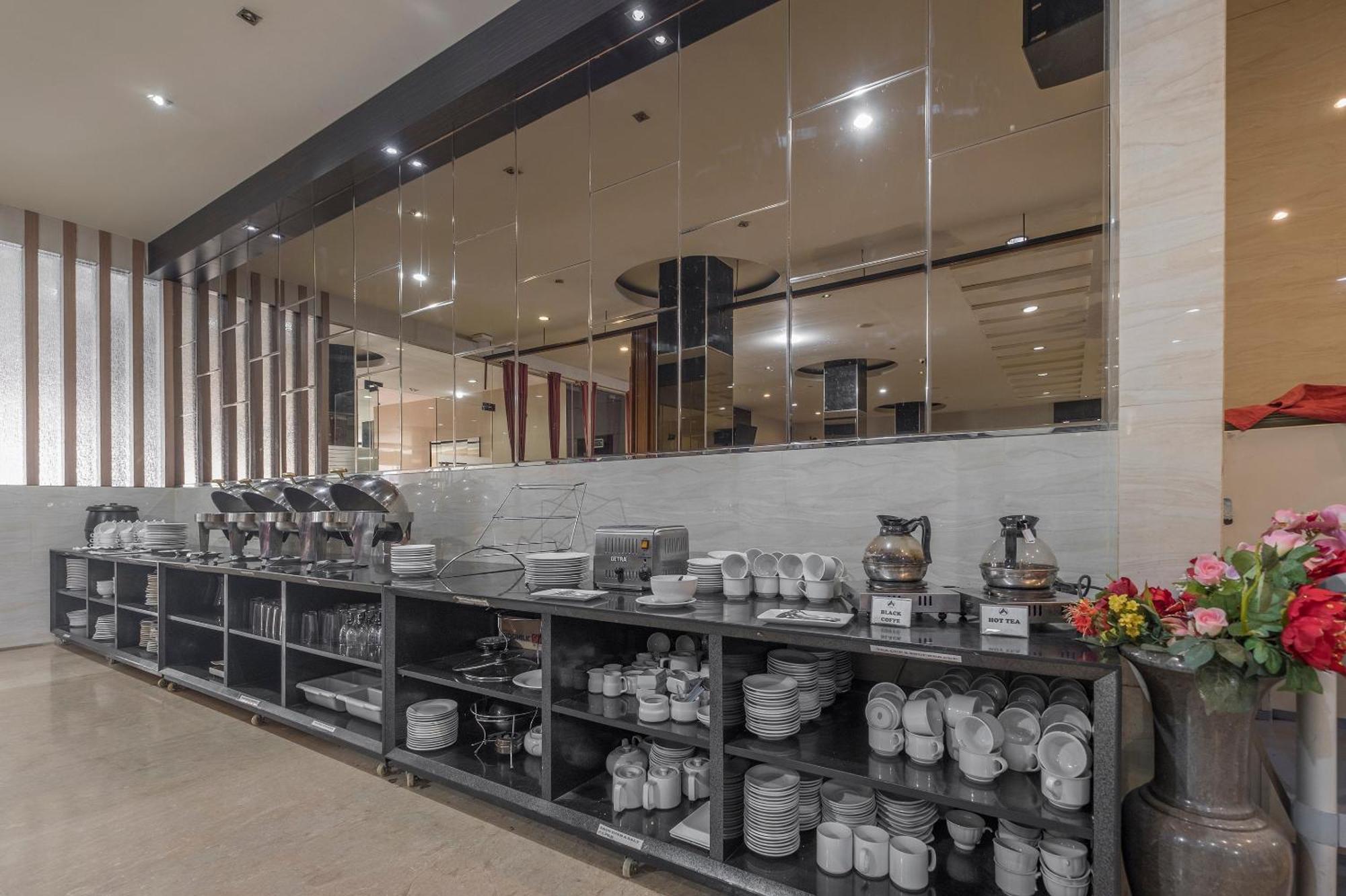 Oyo 1081 Allson City Hotel Makassar Kültér fotó
