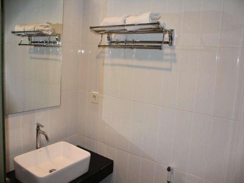 Oyo 1081 Allson City Hotel Makassar Kültér fotó